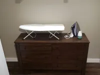 End-unit apartment with spacious lawn Hoteles en Hector