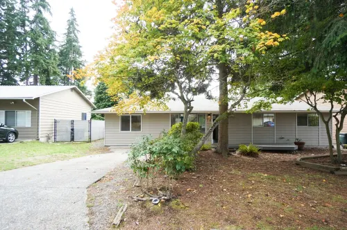 Beautiful Light-filled Farmhouse w/ swing & slide Hotels in Alderwood Manor