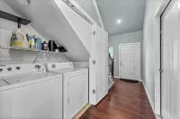 Flourishing Palm Place 3 BR 2 BA near XNA