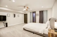 Spacious, Modern Luxury 2 bed, 2 bath w/ Spectacular Rooftop!