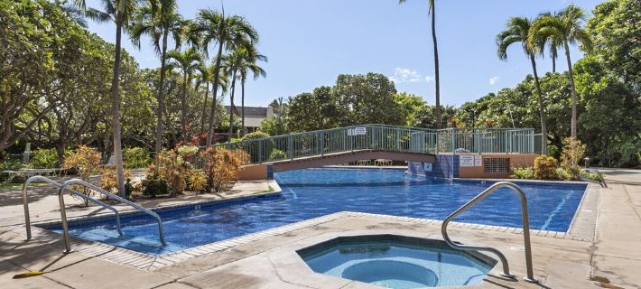 Family friendly condo, bright and beachy, walk to the beach! AC, pool, hot tub! Hotéis em Kihei