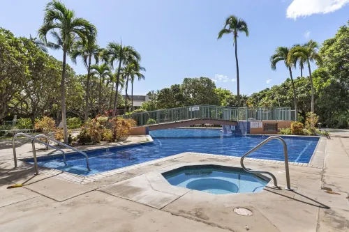 Family friendly condo, bright and beachy, walk to the beach! AC, pool, hot tub! - 4-Star