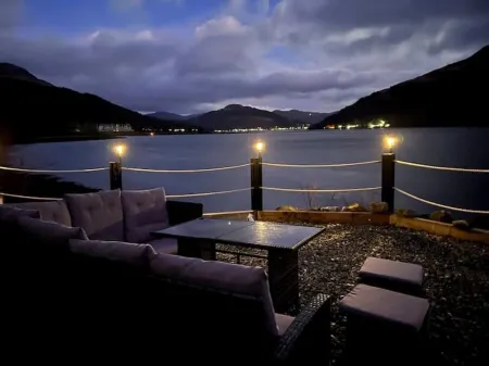 WATERSIDE 3 BED COTTAGE, HOT TUB, SAUNA, PVT BEACH Отели в г. Arrochar