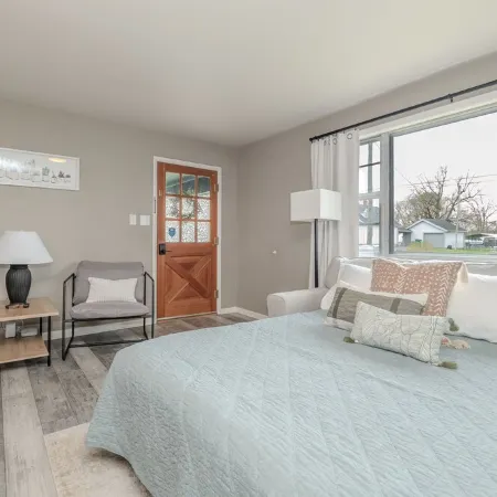 NEW! Cozy Ranch/ Sleeps 8/ 5 Mins to Grand Pk/ Just Mins to Downtown Westfield!
