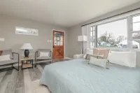 NEW! Cozy Ranch/ Sleeps 8/ 5 Mins to Grand Pk/ Just Mins to Downtown Westfield!