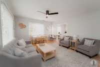 Beach & Downtown 3 minutes away-Fire Pit-Video Games-Coffee Bar