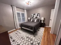 Mid-Century modern 2-bedroom home near McKennan Park, hospitals and universities