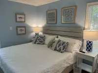 Cozy, Bright Beach Retreat In The Woods (Great for Pets & Kids - Wi-Fi