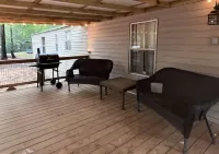 TWIN PINES Toledo Bend Camp with plenty of boat parking in quiet neighborhood