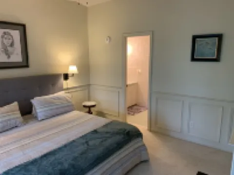 Spectacular panoramic mountain views!  3 king suites, hike, bike, swim, paddle