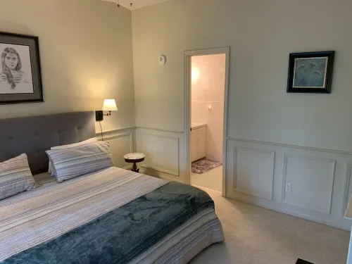 Spectacular panoramic mountain views!  3 king suites, hike, bike, swim, paddle