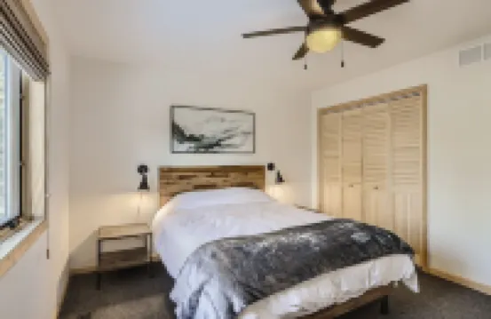 Peaceful Mountain Chalet with gorgeous views!