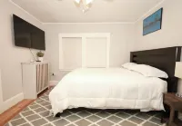 Entire House w/parking mins to Historical Boston Hotels in Everett