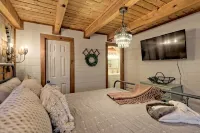 Private, Guest Favorite Cabin, Fire Pit, Close to Hiking and Downtown Clayton! 탈룰라 고르게 주립공원 주변 호텔