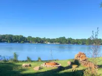 Lakefront house-6 acres of woods-Private Lake-4 miles from MIS Hotels in Lenawee County