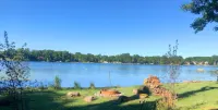 Lakefront house-6 acres of woods-Private Lake-4 miles from MIS