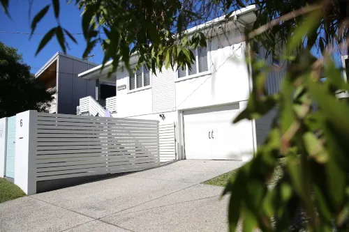Beach House @ Moffat ~ 100m walk to beach