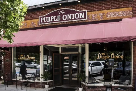 Luxury Treehouse 20 miles from asheville.