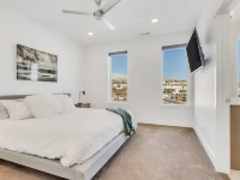 Woodward Luxury - Hot Tub! Trails/Nature from the back patio Hotels in Summit Park