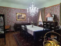 4 poster Queen Bed upstairs in Historic Victorian Inn