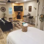 Tiny house (studio) and camper in campsite, accommodates 6 people total!