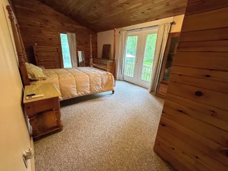 Lovely 2-bedroom house in Maryland, Newly re-done interior