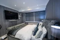 3bed rooms luxury home all rooms with Tv , sky  America fridge , Hotels in Dagenham