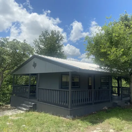 Cute cabin overlooking Spring Creek