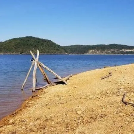 Stylish Skoolie Lake Cumberland