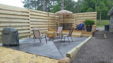 Hot Tub! Outside Traverse City, Sleeps 6 Pet Friendly, Fire Place, Fire Pit