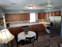 Corner Cottage near Hocking Hills, WNF, Ohio University, and Hocking College Hôtels à : Ward Township