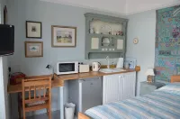 Delightful quiet space, very close to the town & promenade. - Condos