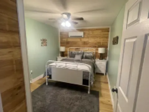 B - New near Jamestown Dock Hotels in Jamestown