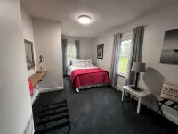 Newly remodeled cottage in the heart of Crosby near restaurants and biking trail