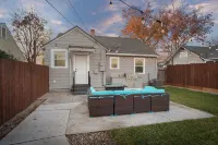 DT lodi 2 bedroom cottage with tranquil backyard Hotels in Lodi