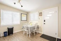Charming Studio 2 Blocks from Light Rail & Downtown Bike Path!