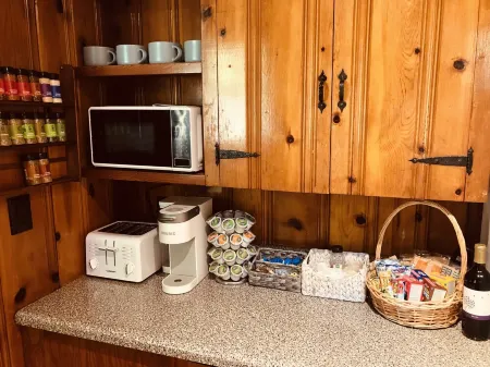 “Owl Be Back” Cottage King Bed Steps to Lee