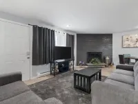 AC IN UNIT  Modern 2 bedroom remodel walking distance to downtown Hotels in Olympia