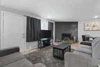 AC IN UNIT  Modern 2 bedroom remodel walking distance to downtown Hotels in Olympia