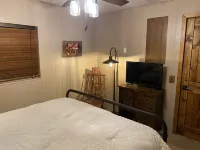 Quiet vacation house on forested property in Ouray