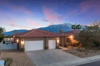 Desert Dream: Brand New Pool&Spa, Game Room, Views