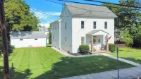 Huckleberry Haven: 4-bedroom Luxury Apartment Hotel dekat North Wales Station