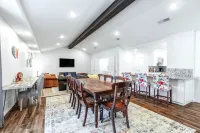 "Stadium Oasis" - A quick walk to the stadiums!