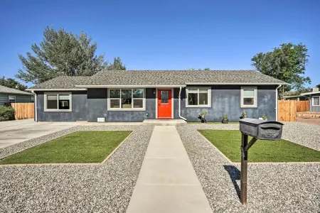 Royal Gorge Pool House- Heated Pool & Hot Tub!