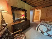 Private, cozy cabin on 13 acres with two ponds
