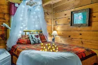 Beary Tale Cabin - Romantic Hot Tub, Jacuzzi, Anniversary, Honeymoon