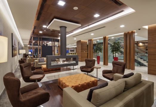 3. 힐튼 가든 인 ..