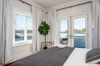 Romantic Waterfront Getaway with an optional MotorBoat Hotels in White Lake