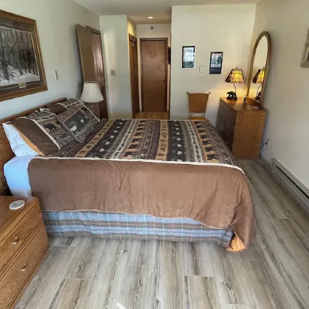 Indoor Private Hot Tub, Wood Fireplace, 2Br,2BA Great Views!  Sleeps 5