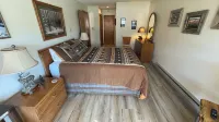 Indoor Private Hot Tub, Wood Fireplace, 2Br,2BA Great Views!  Sleeps 5